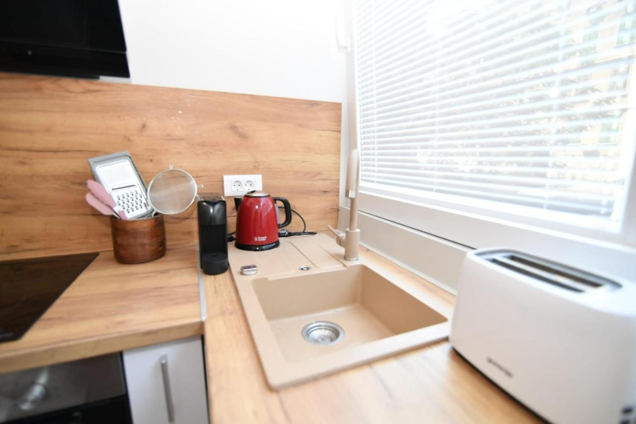 Nicole Apartment Rijeka Buitenkant foto